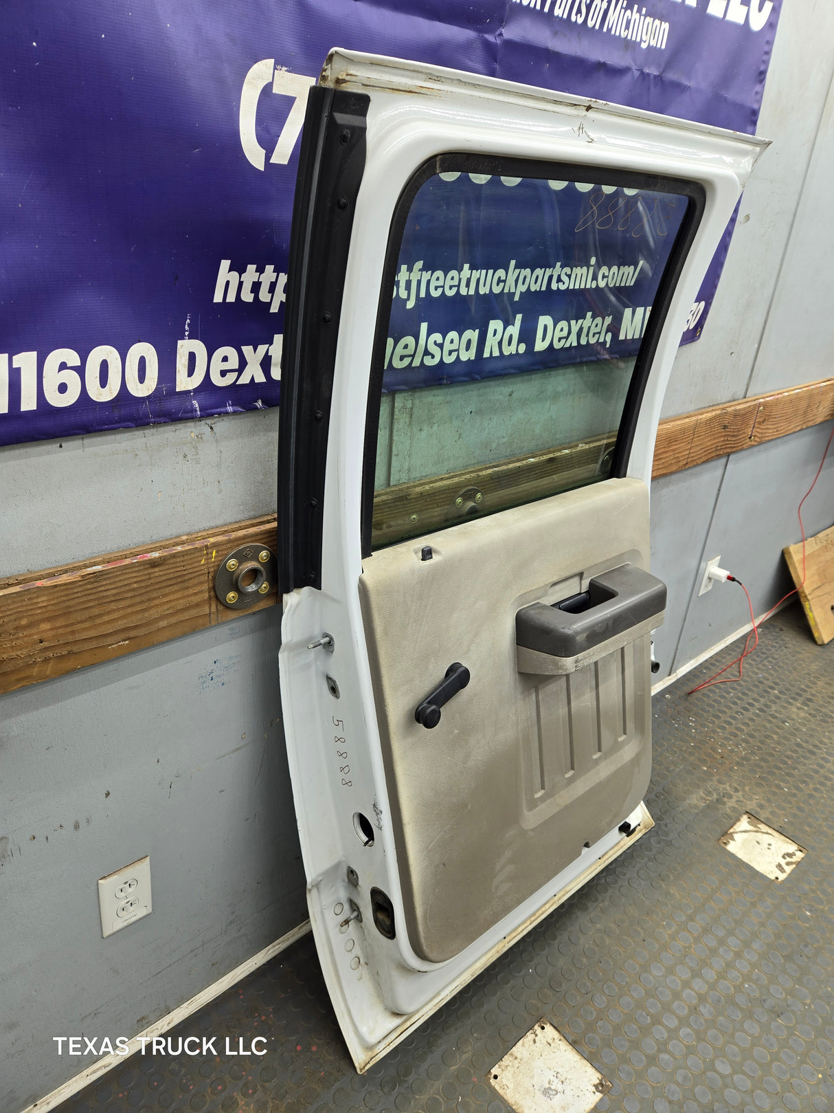 1999-2011 Ford Super Duty F250 F350 F450 F550 RH Crew Cab Passenger Side Rear Door