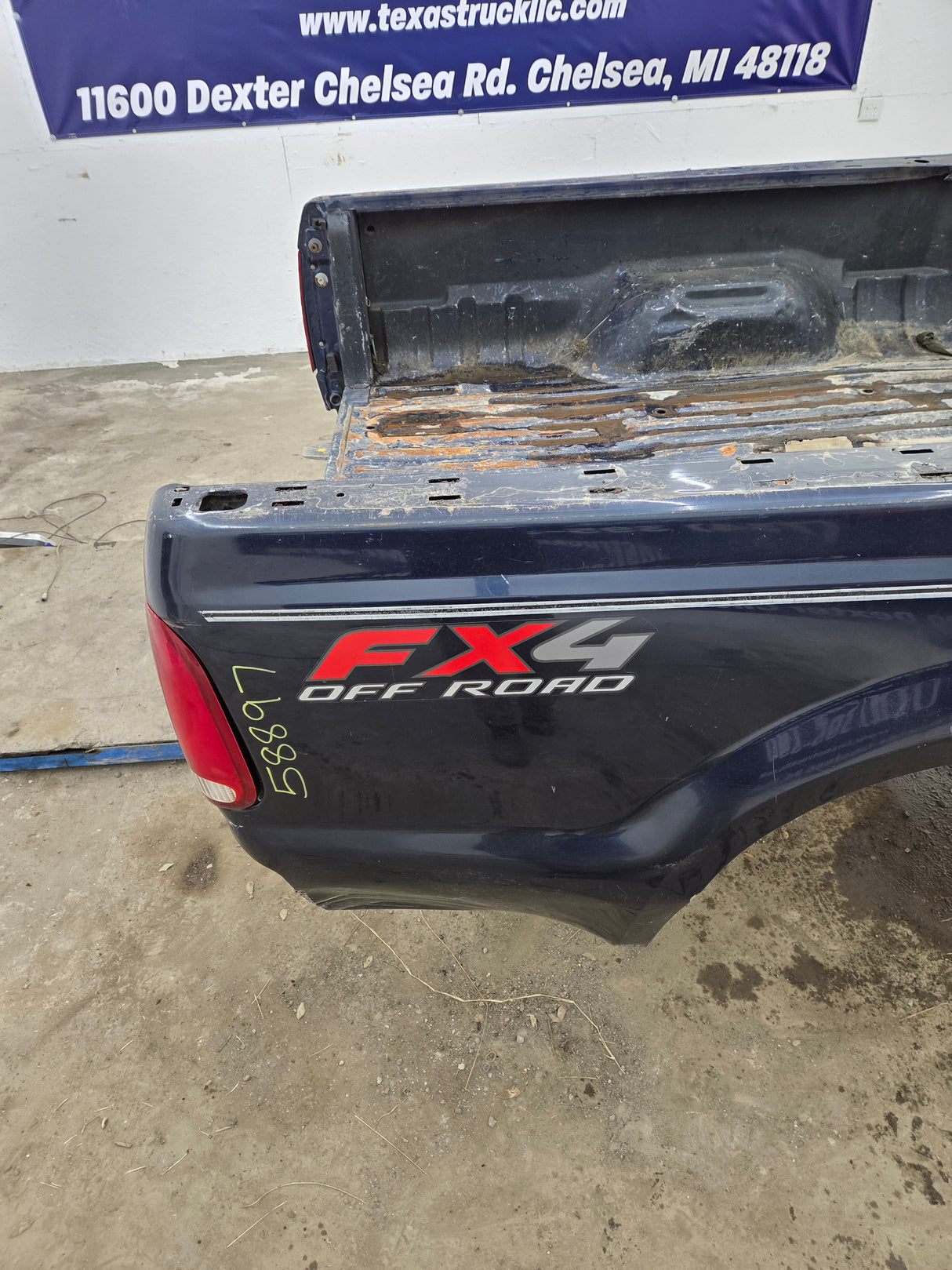 1999-2010 Ford Super Duty F250 F350 6' 9" Short Truck Bed