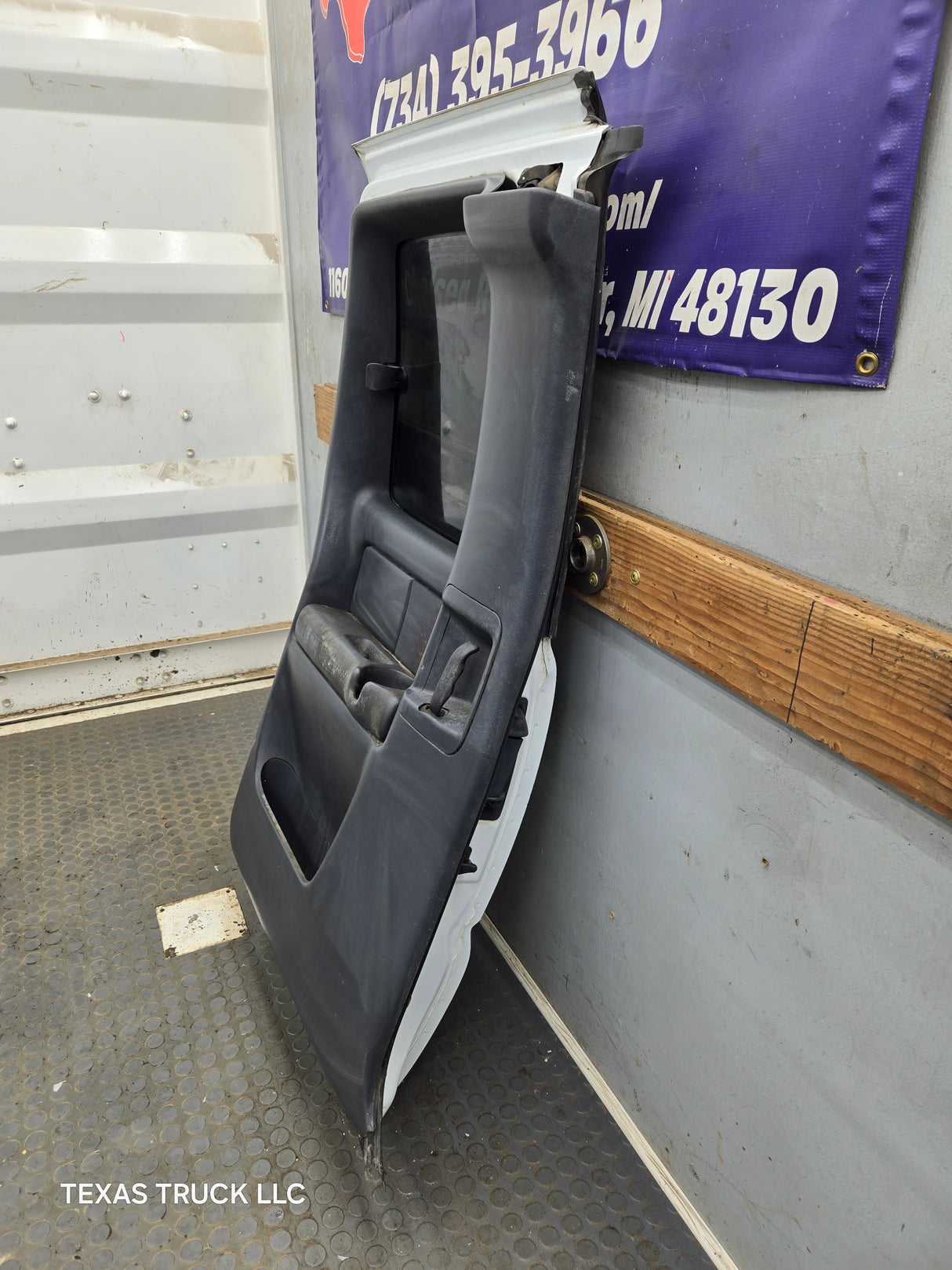 1999-2006 Chevrolet Silverado / GMC Sierra 1500 2500 3500 HD Rear Driver side Extended Cab rear door LH