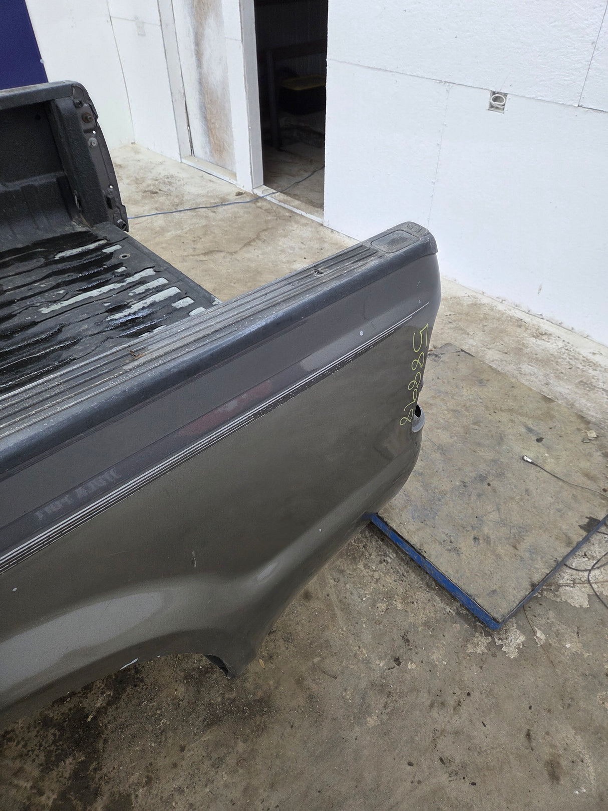 1999-2010 Ford Super Duty F250 F350 6' 9" Short Truck Bed