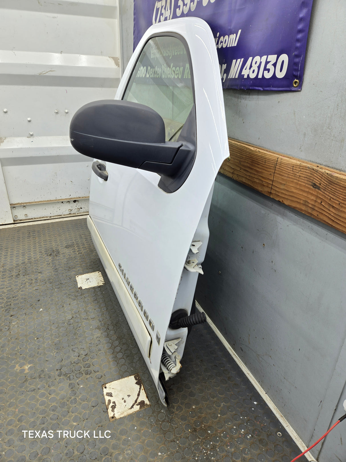 2007-2013 Chevrolet Silverado / GMC Sierra 1500 2500 3500 HD RH Front Passenger Side Door