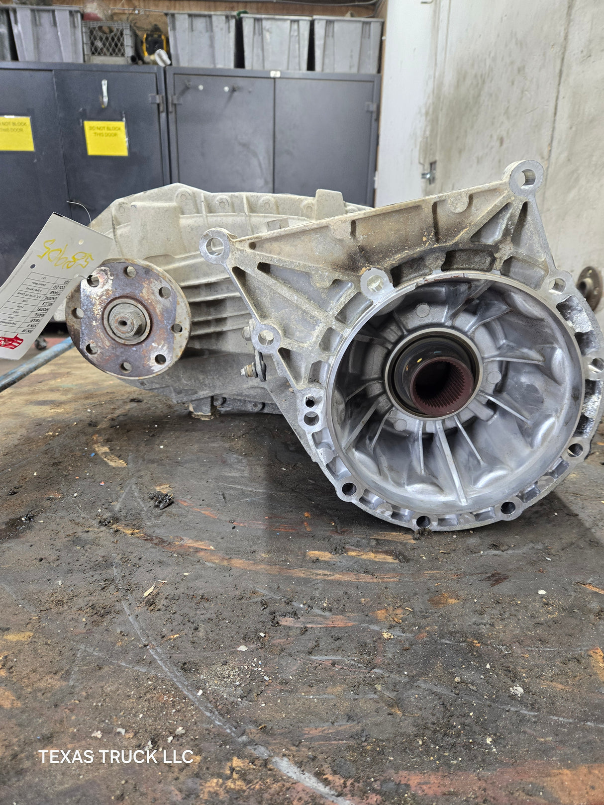 2011-2016 6.2L 6.7L PSD Transfer Case Flange Yoke Manual Shift Ford F250 F350 F450 F550 Super Duty