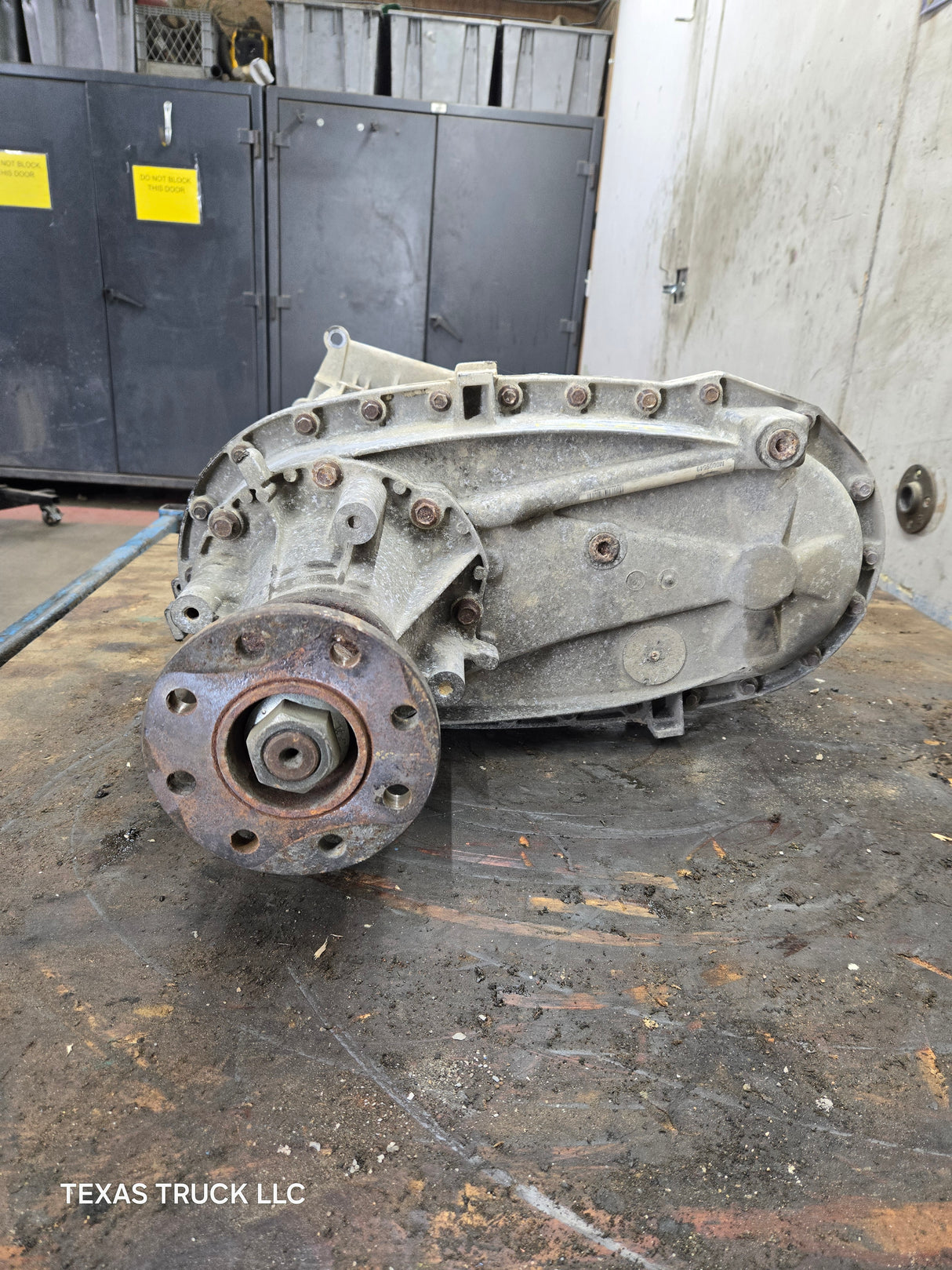 2011-2016 6.2L 6.7L PSD Transfer Case Flange Yoke Manual Shift Ford F250 F350 F450 F550 Super Duty