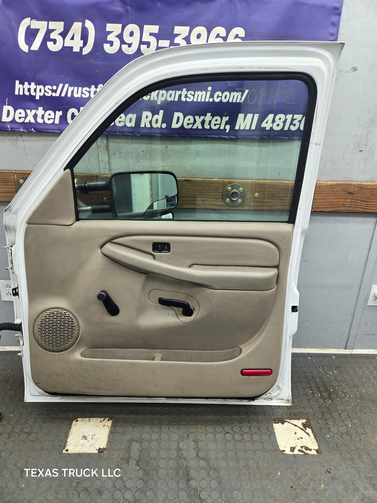 1999-2006 Chevrolet Silverado / GMC Sierra 1500 2500 3500 HD Front Passenger side Door RH