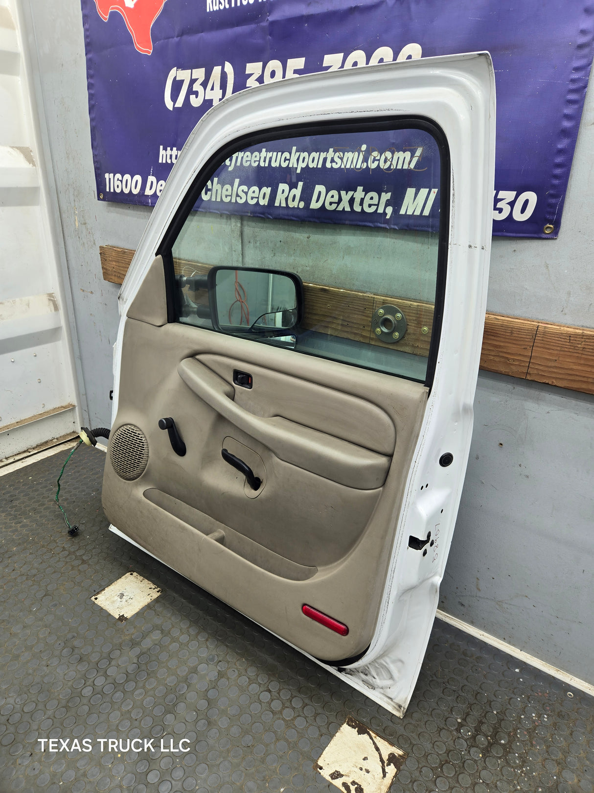 1999-2006 Chevrolet Silverado / GMC Sierra 1500 2500 3500 HD Front Passenger side Door RH