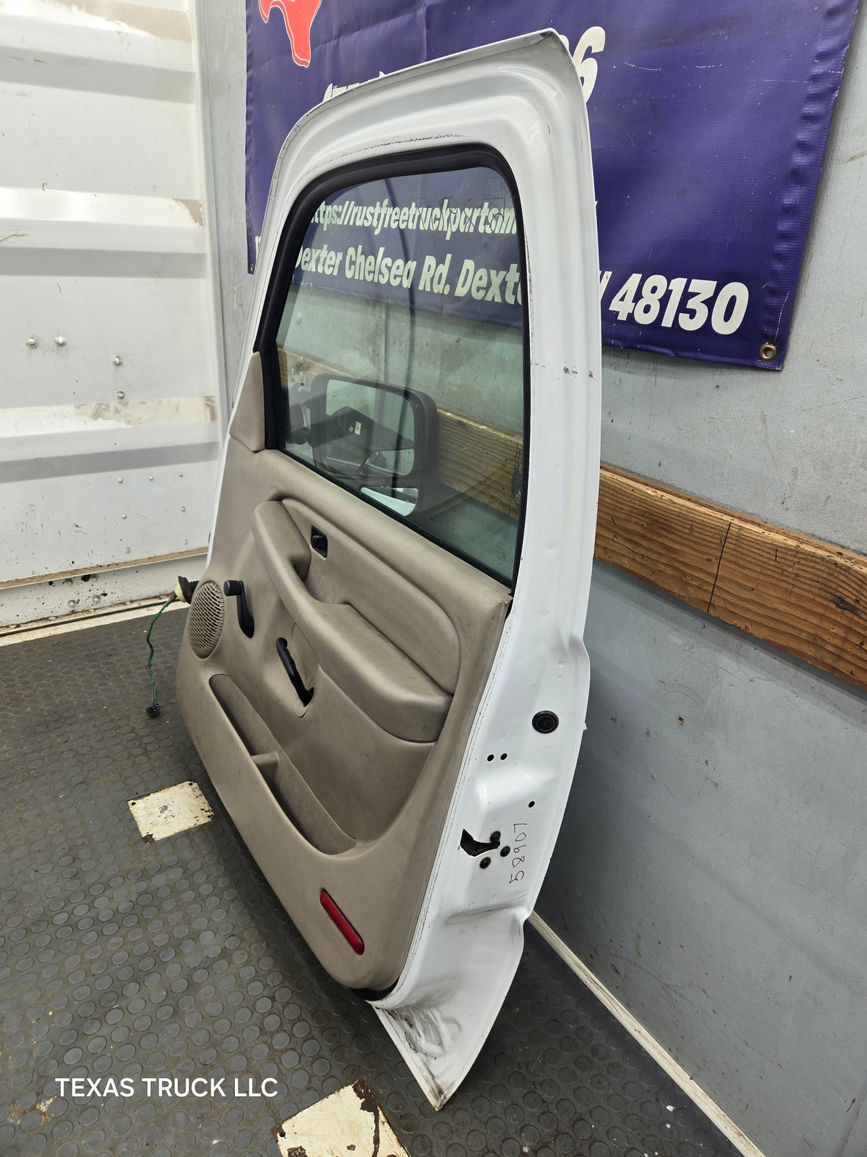 1999-2006 Chevrolet Silverado / GMC Sierra 1500 2500 3500 HD Front Passenger side Door RH