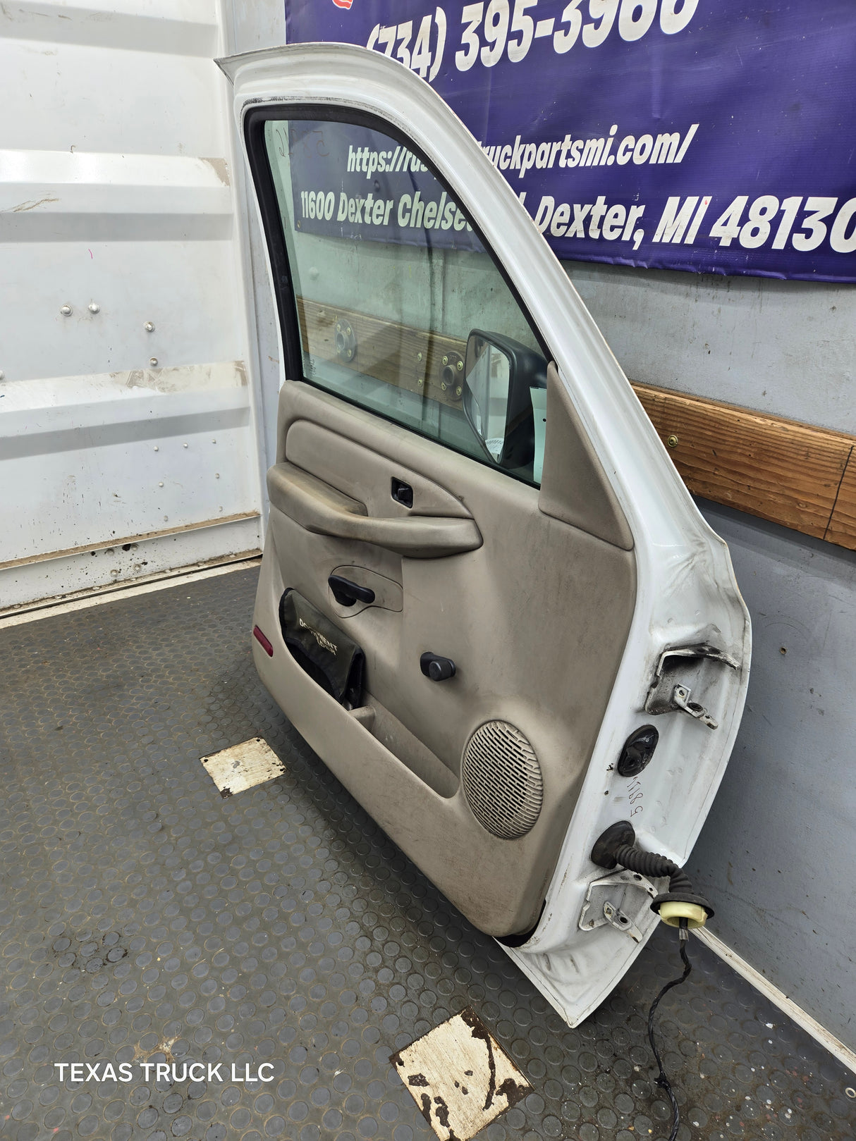1999-2006 Chevrolet Silverado / GMC Sierra 1500 2500 3500 HD Front Driver Side Door LH