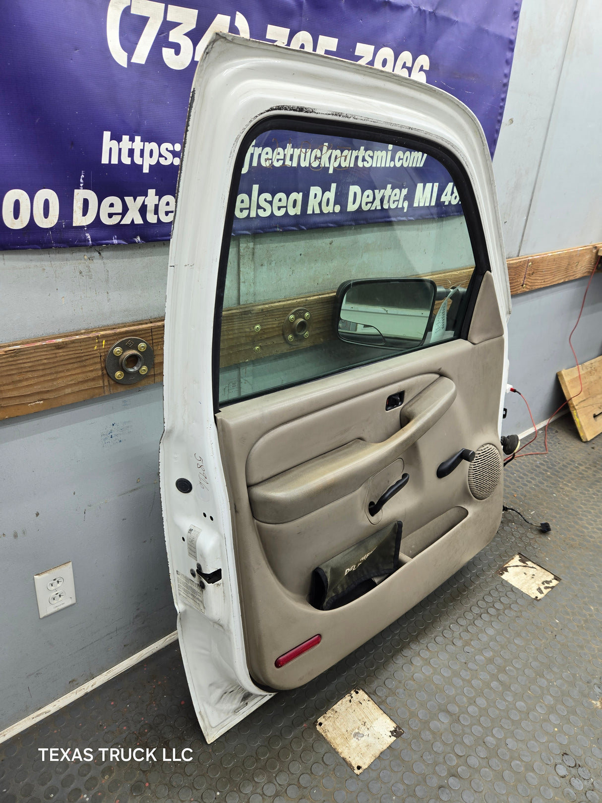 1999-2006 Chevrolet Silverado / GMC Sierra 1500 2500 3500 HD Front Driver Side Door LH