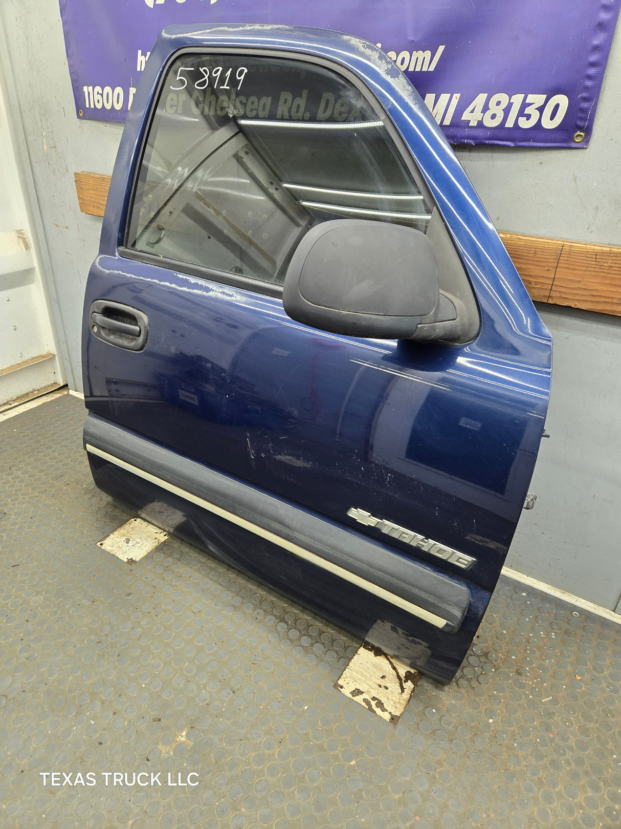 1999-2006 Chevrolet Silverado / GMC Sierra 1500 2500 3500 HD Front Passenger Side Door RH