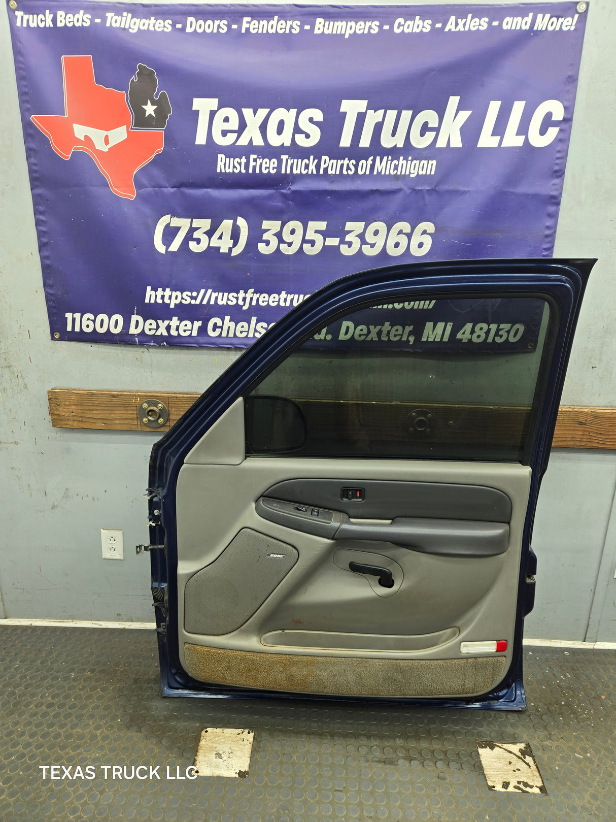 1999-2006 Chevrolet Silverado / GMC Sierra 1500 2500 3500 HD Front Passenger Side Door RH