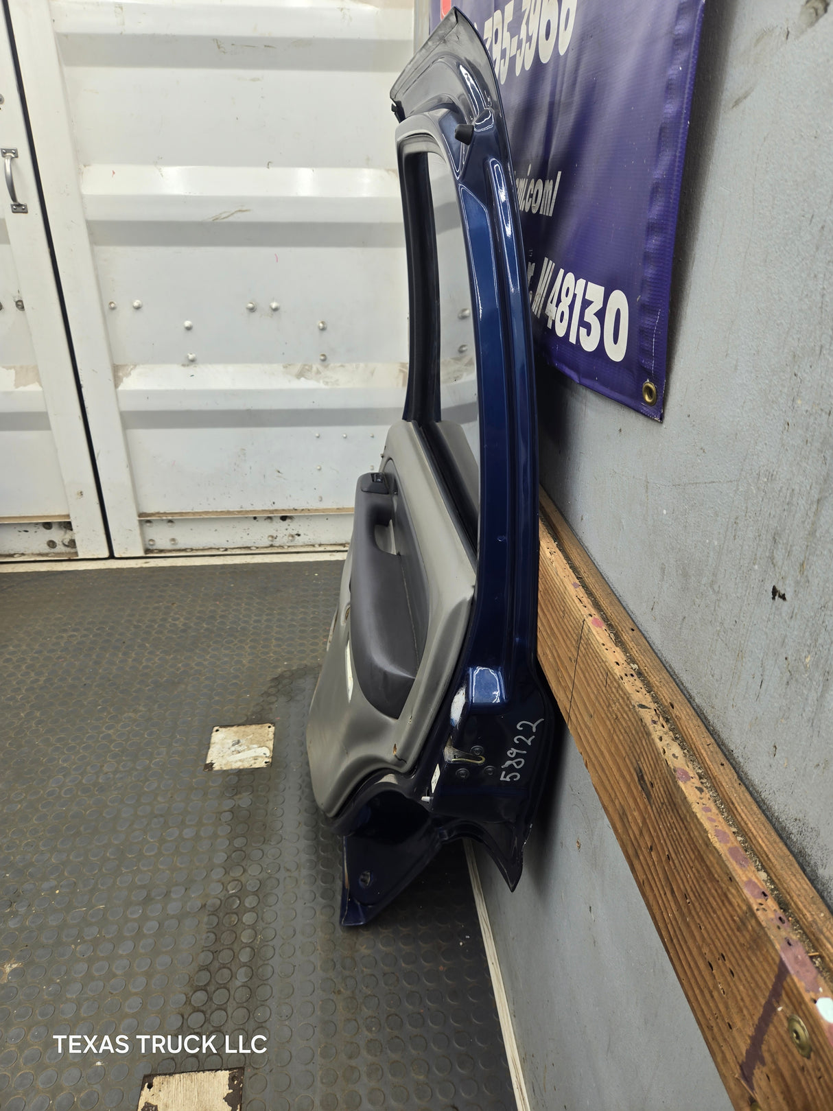 2001-2006 Chevrolet Tahoe / GMC Yukon 1500 2500HD Rear Passenger side rear door RH