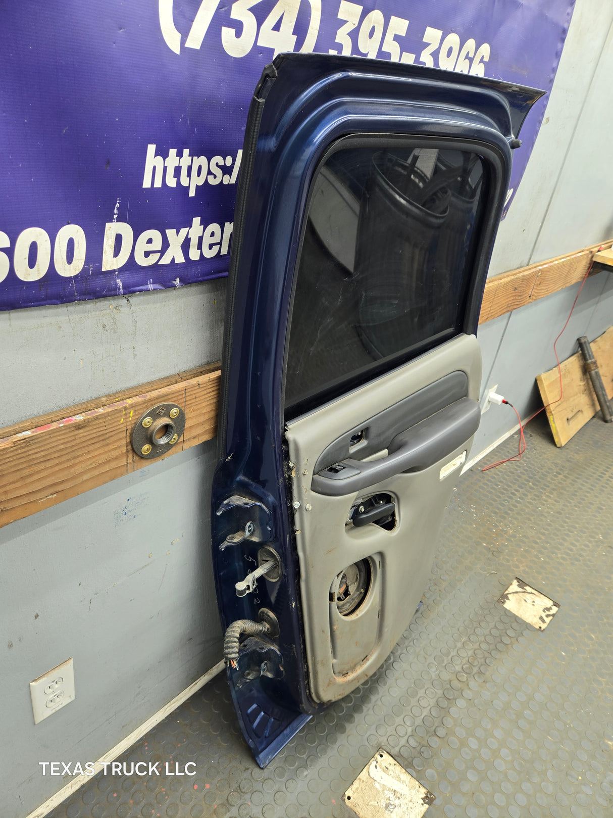 2001-2006 Chevrolet Tahoe / GMC Yukon 1500 2500HD Rear Passenger side rear door RH