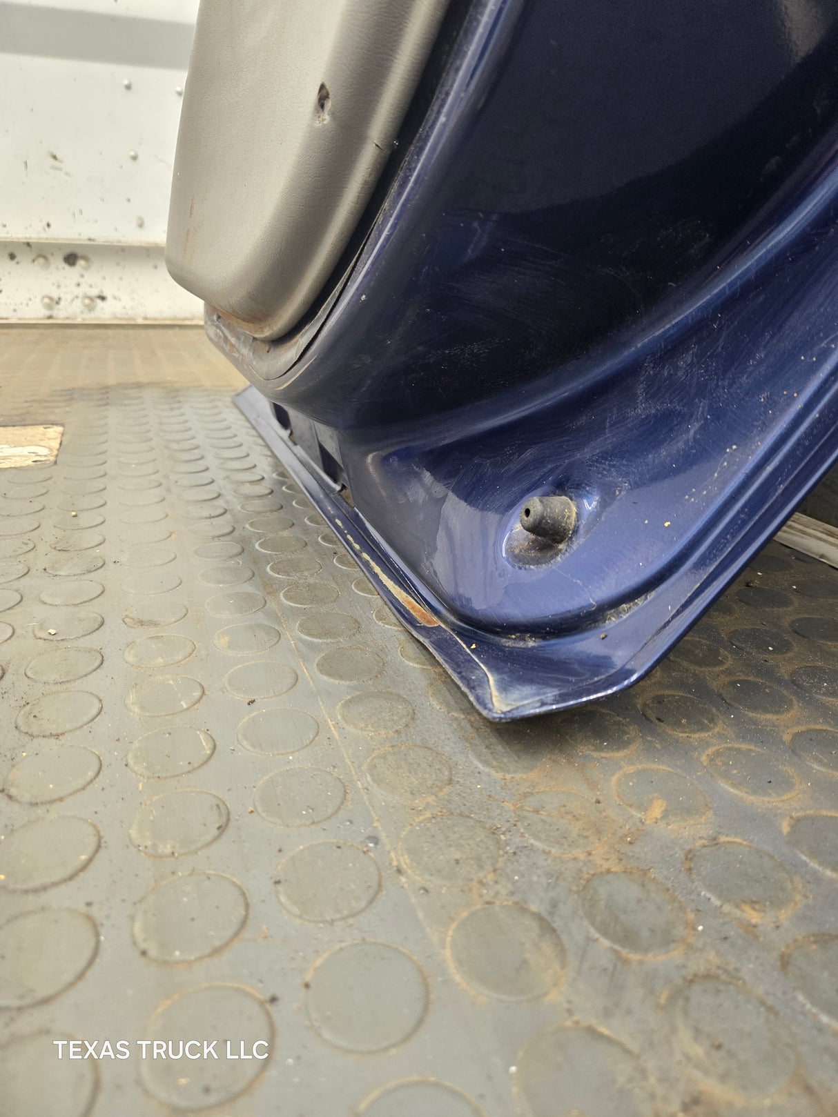 2001-2006 Chevrolet Tahoe / GMC Yukon 1500 2500HD Rear Passenger side rear door RH