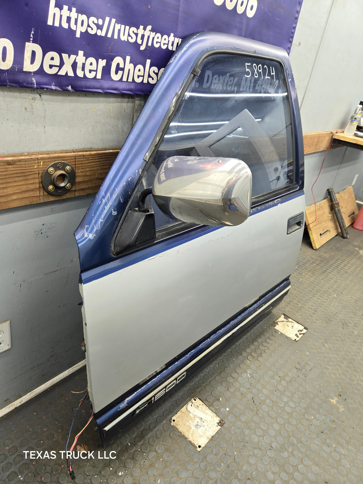 1988-2000 Chevrolet Silverado Suburban GMC Sierra LH Front Driver Side Door