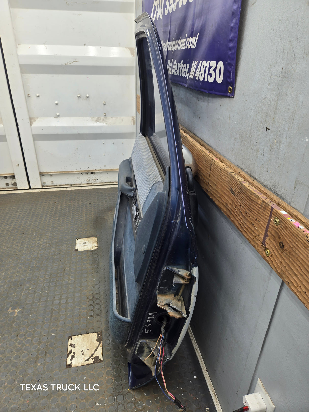 1988-2000 Chevrolet Silverado Suburban GMC Sierra LH Front Driver Side Door