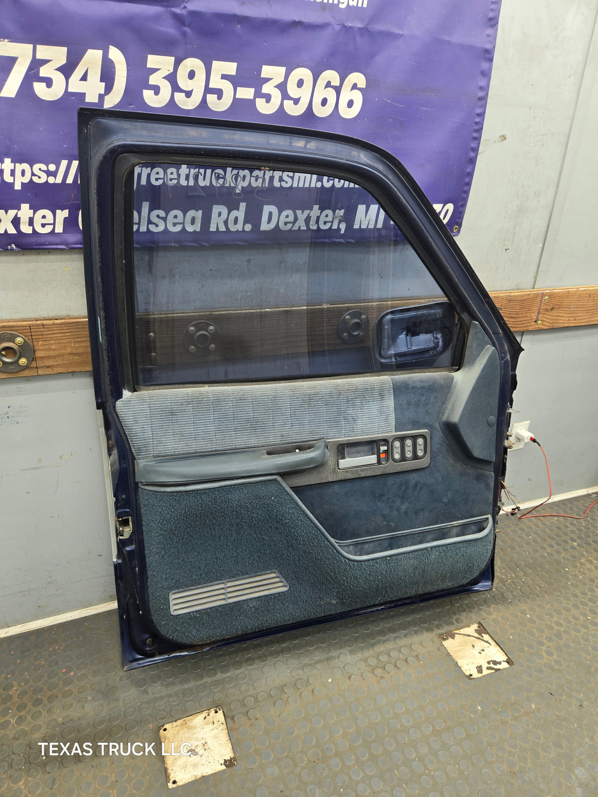 1988-2000 Chevrolet Silverado Suburban GMC Sierra LH Front Driver Side Door