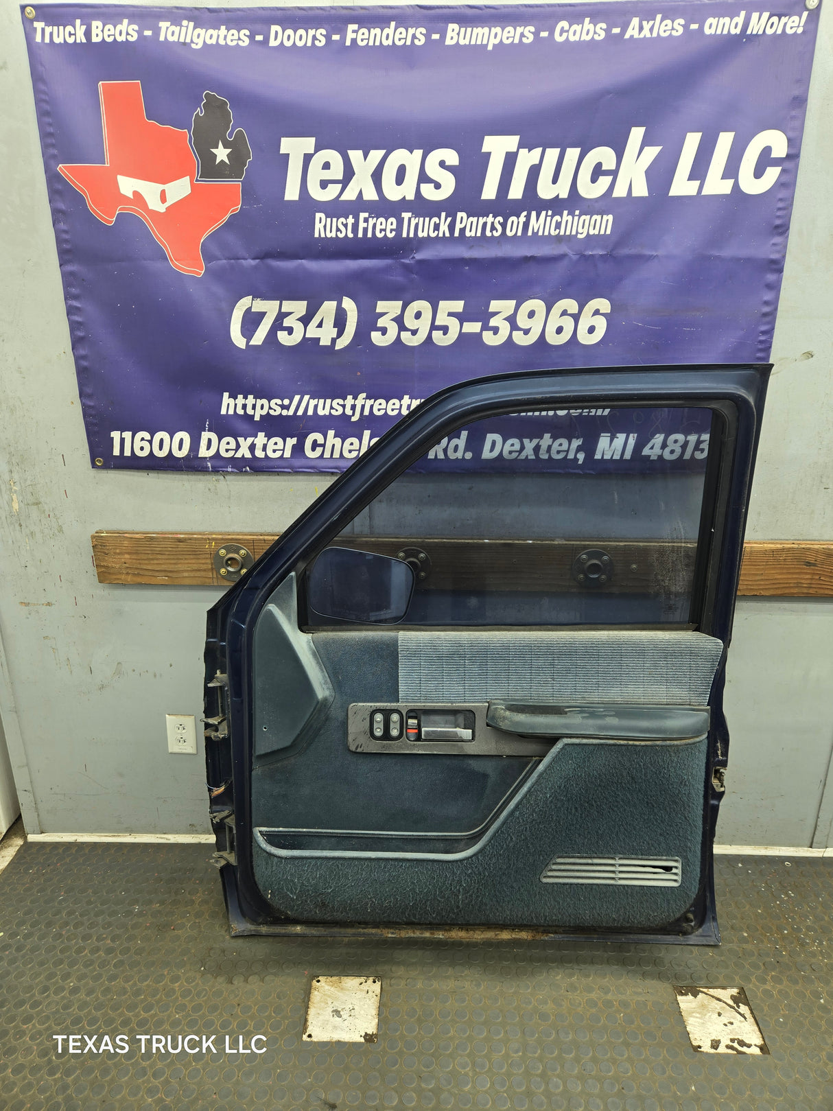 1988-2000 Chevrolet Silverado Suburban GMC Sierra RH Front Passenger Door