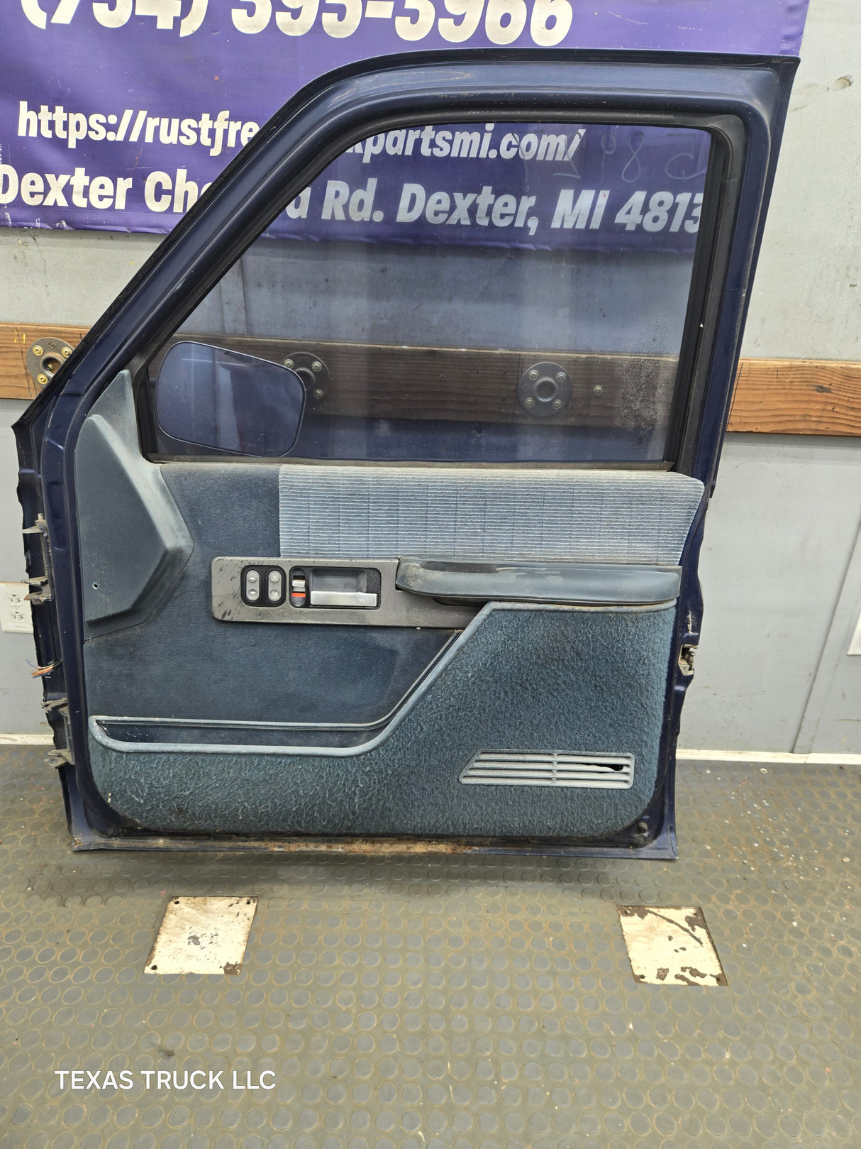 1988-2000 Chevrolet Silverado Suburban GMC Sierra RH Front Passenger Door