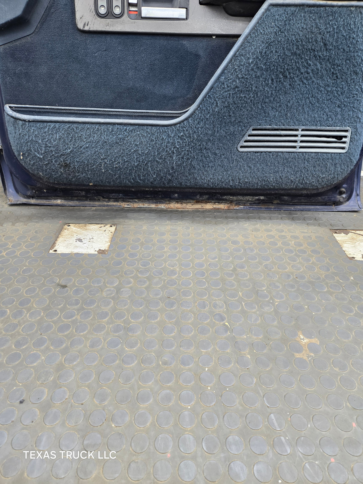 1988-2000 Chevrolet Silverado Suburban GMC Sierra RH Front Passenger Door
