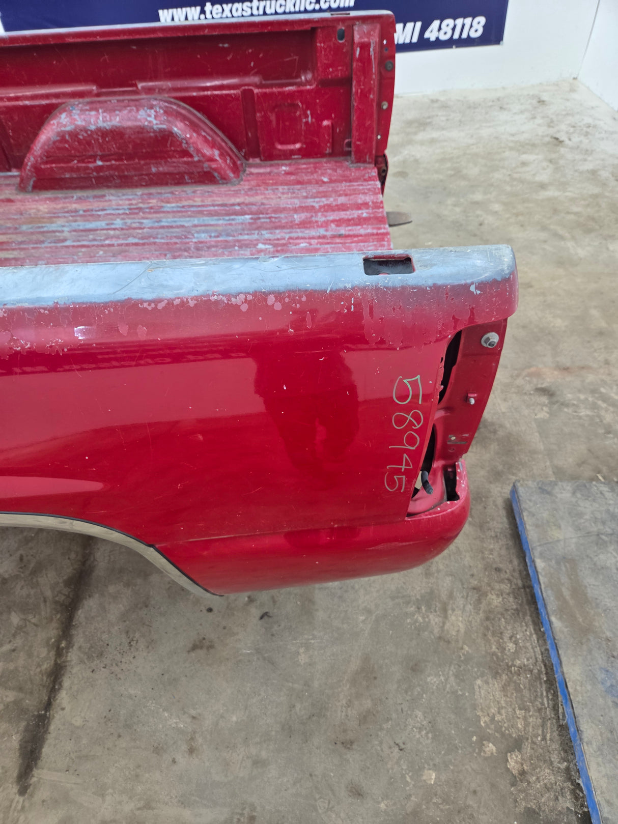 1999-2007 Chevrolet Silverado / GMC Sierra 1500 2500HD 3500HD 6' 6" Short Truck Bed