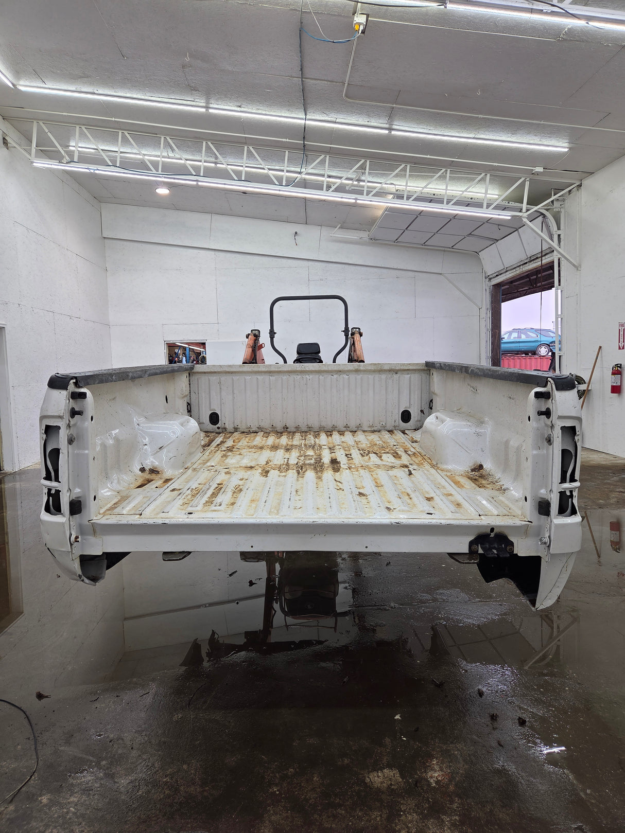 2011-2016 Ford F250 F350 Super Duty 6' 9" Short Truck Bed - Pearl white