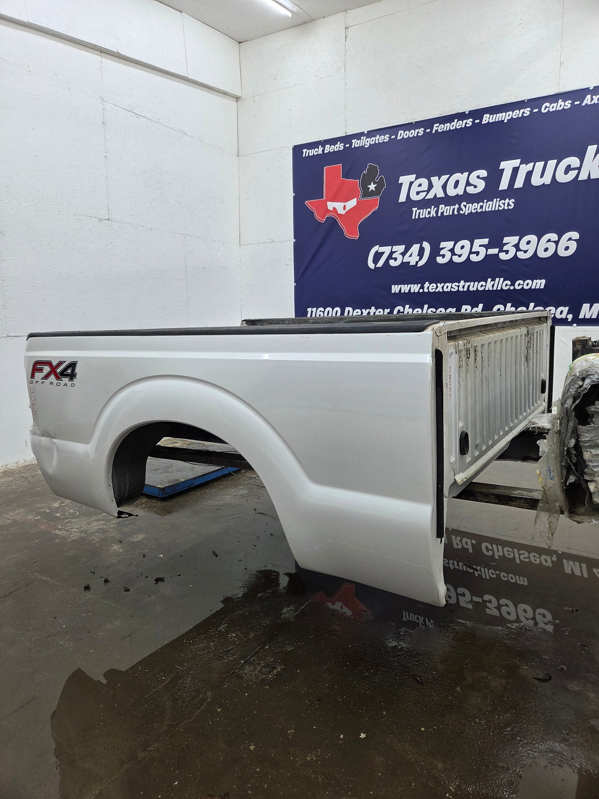 2011-2016 Ford F250 F350 Super Duty 6' 9" Short Truck Bed - Pearl white
