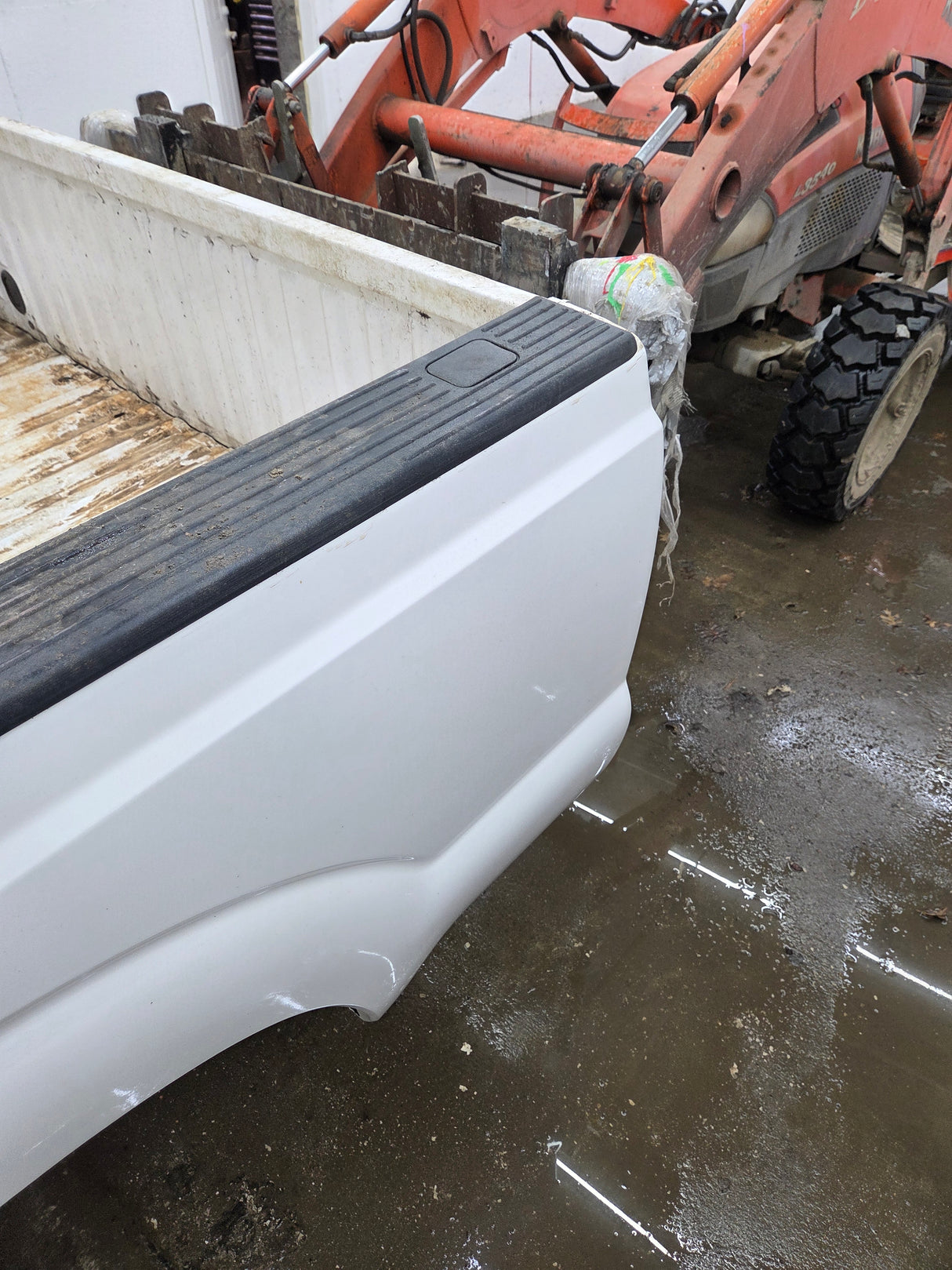 2011-2016 Ford F250 F350 Super Duty 6' 9" Short Truck Bed - Pearl white