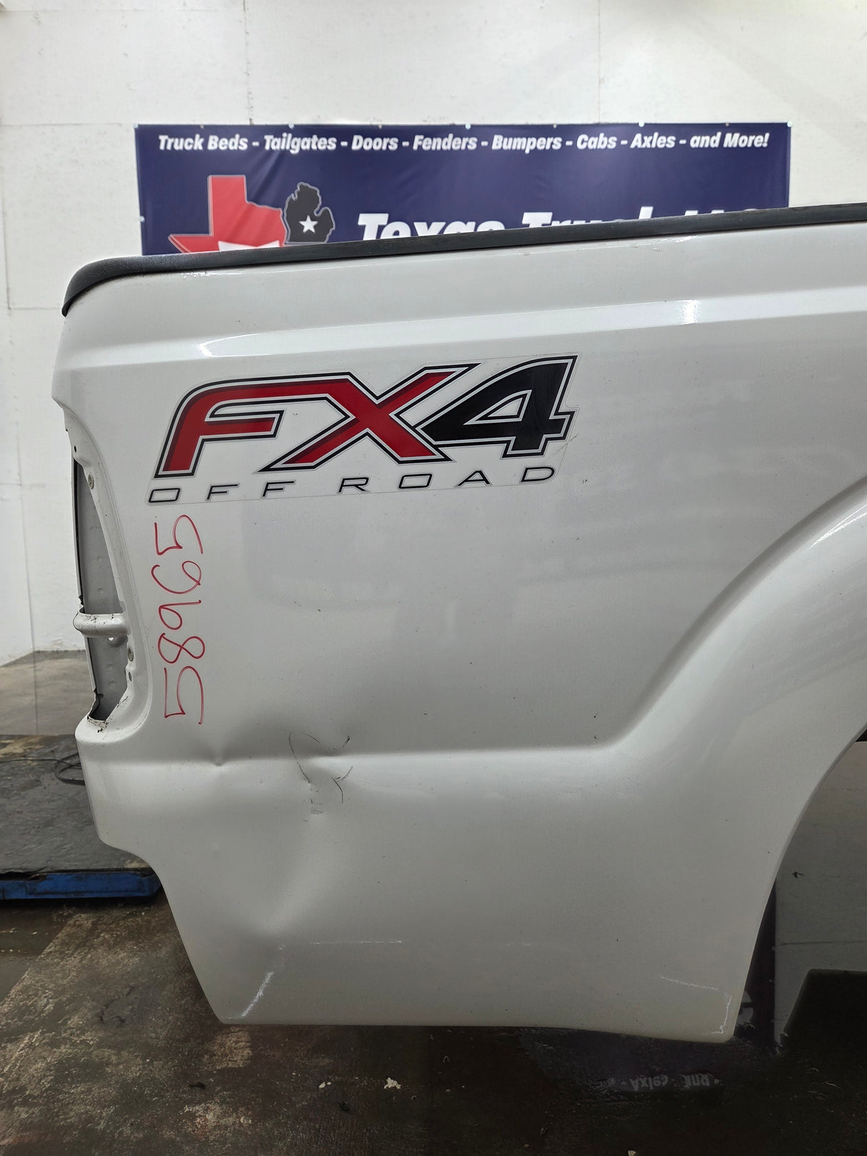 2011-2016 Ford F250 F350 Super Duty 6' 9" Short Truck Bed - Pearl white