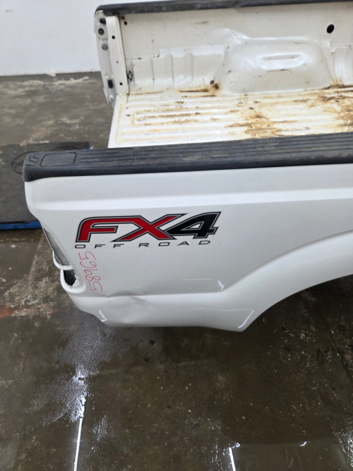 2011-2016 Ford F250 F350 Super Duty 6' 9" Short Truck Bed - Pearl white