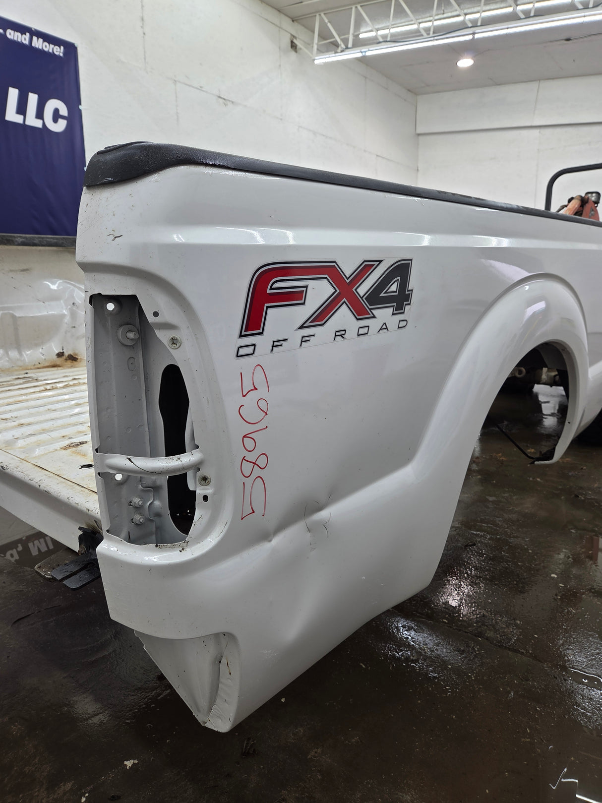 2011-2016 Ford F250 F350 Super Duty 6' 9" Short Truck Bed - Pearl white