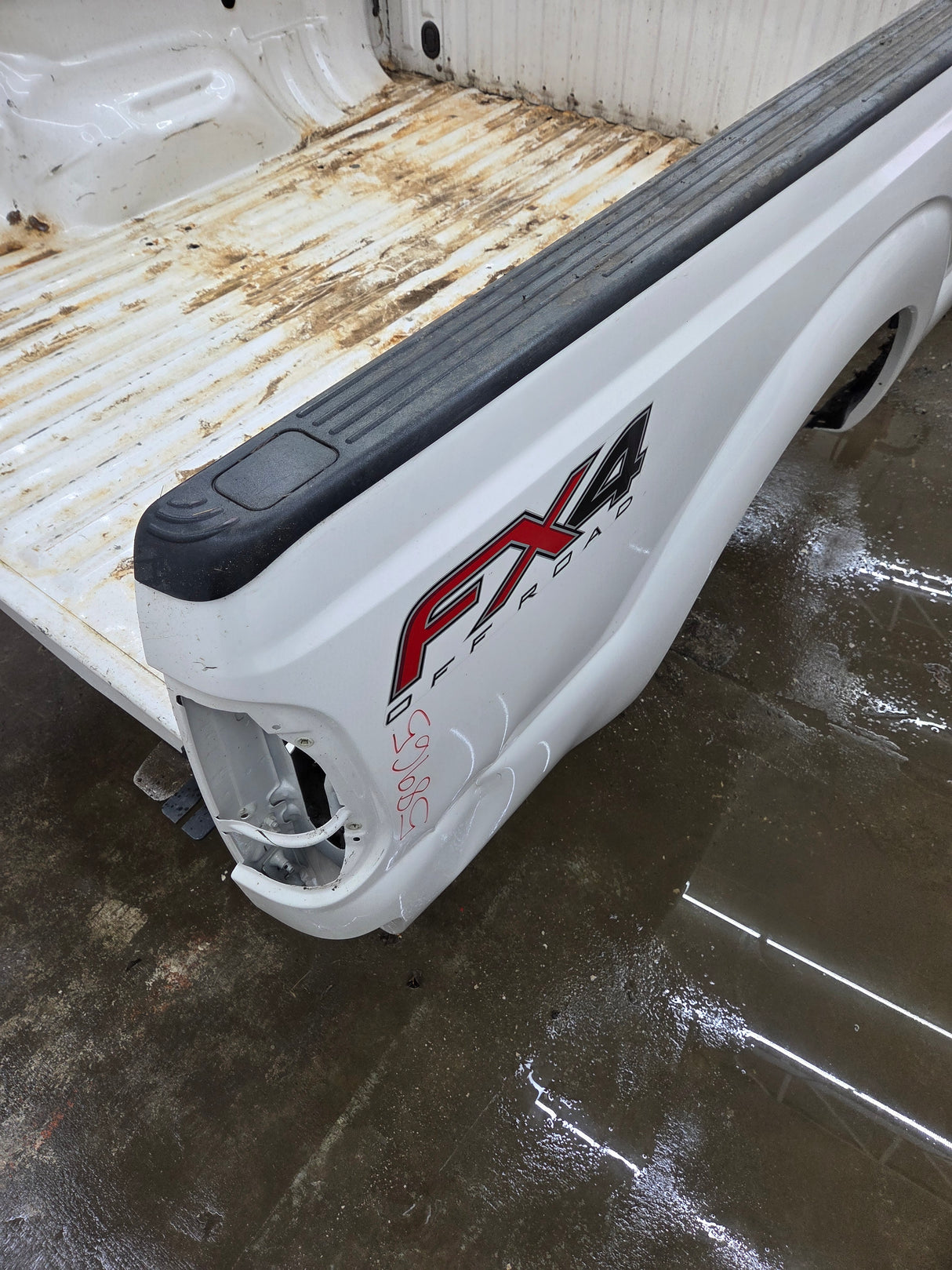 2011-2016 Ford F250 F350 Super Duty 6' 9" Short Truck Bed - Pearl white