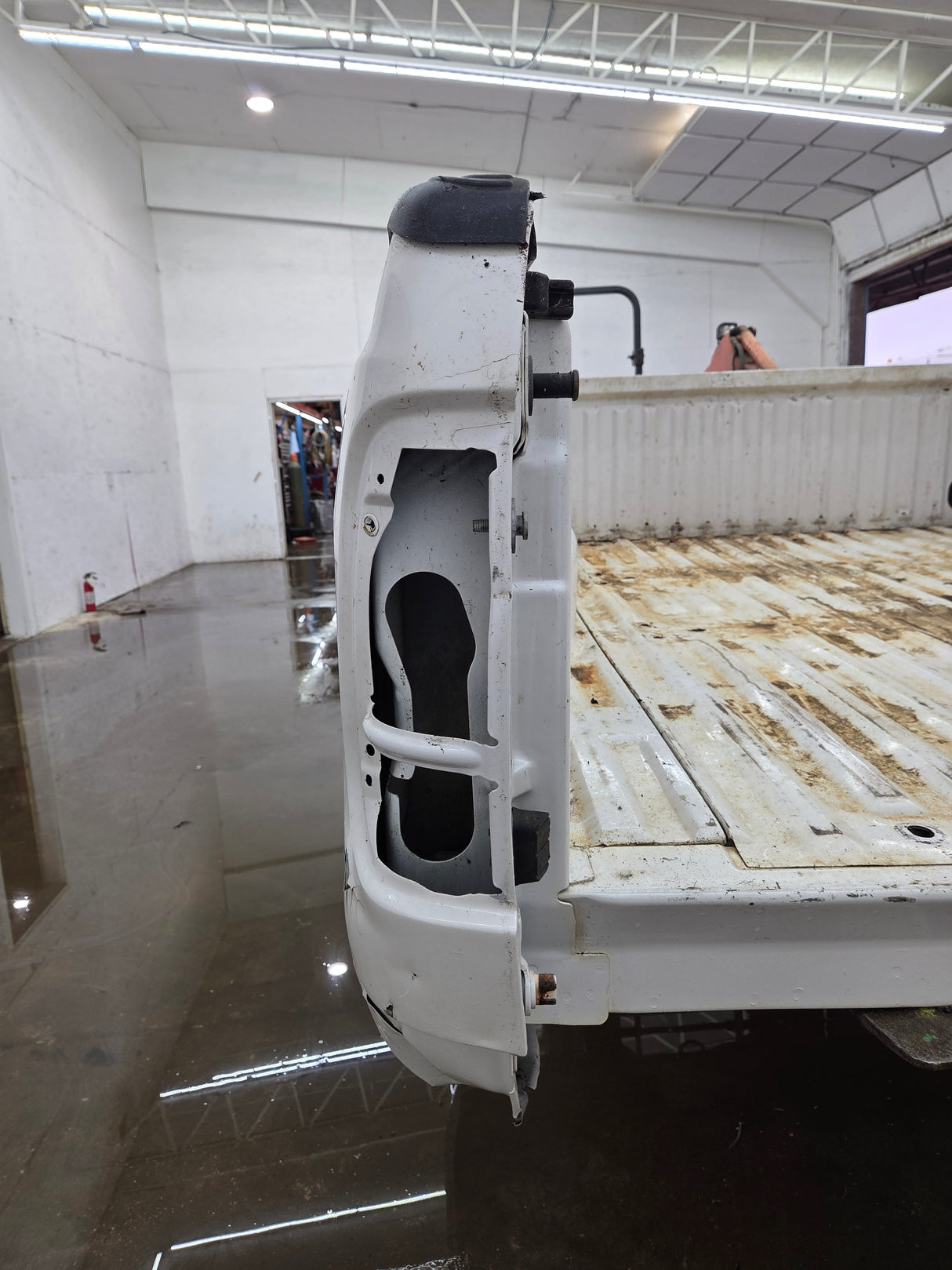 2011-2016 Ford F250 F350 Super Duty 6' 9" Short Truck Bed - Pearl white