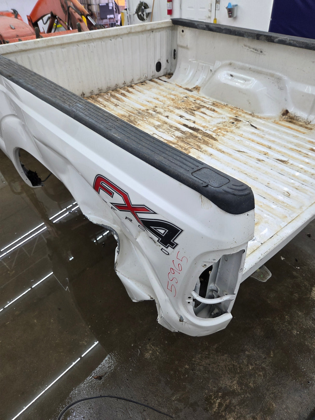 2011-2016 Ford F250 F350 Super Duty 6' 9" Short Truck Bed - Pearl white