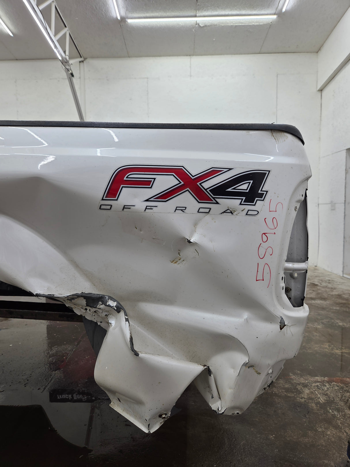 2011-2016 Ford F250 F350 Super Duty 6' 9" Short Truck Bed - Pearl white