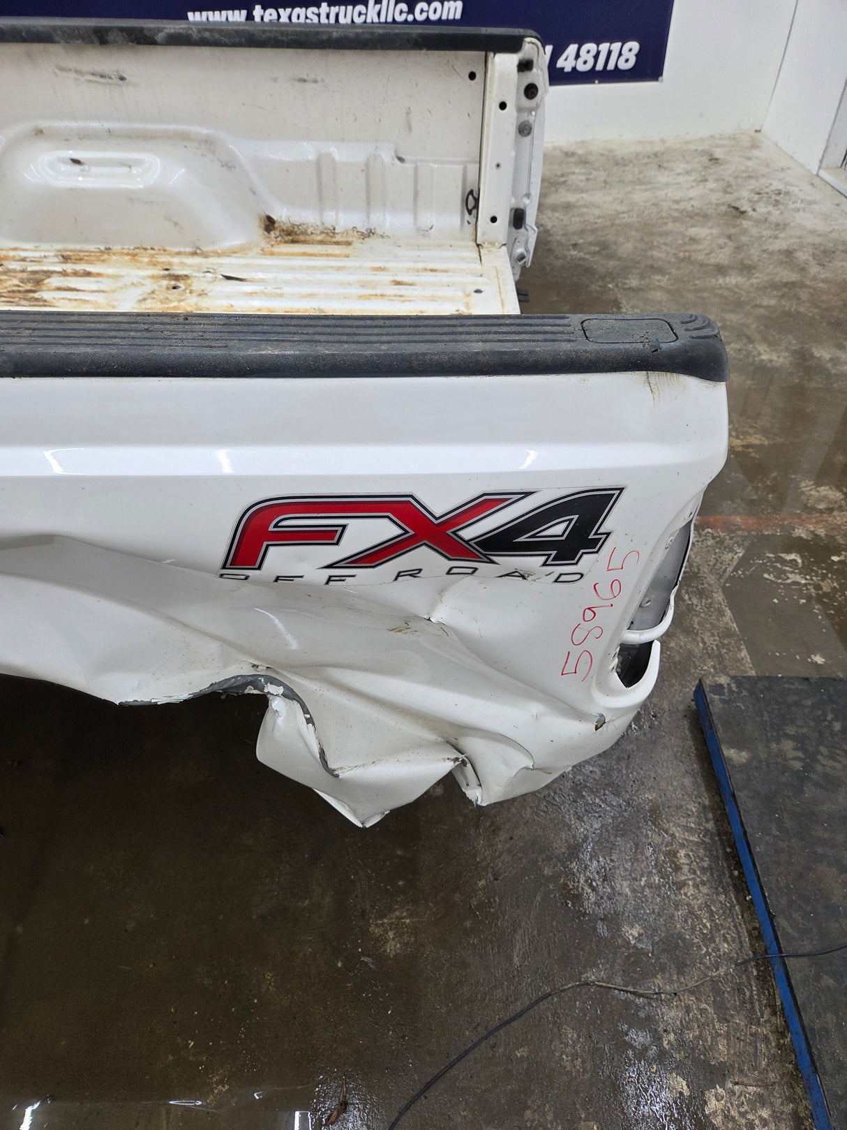 2011-2016 Ford F250 F350 Super Duty 6' 9" Short Truck Bed - Pearl white