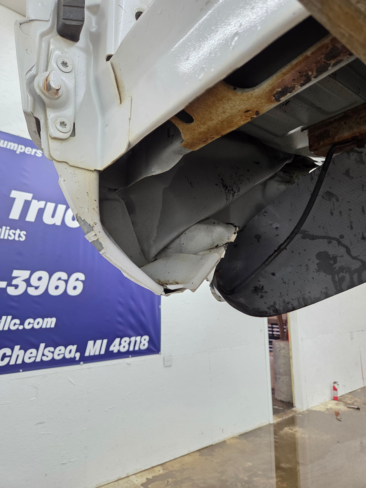 2011-2016 Ford F250 F350 Super Duty 6' 9" Short Truck Bed - Pearl white