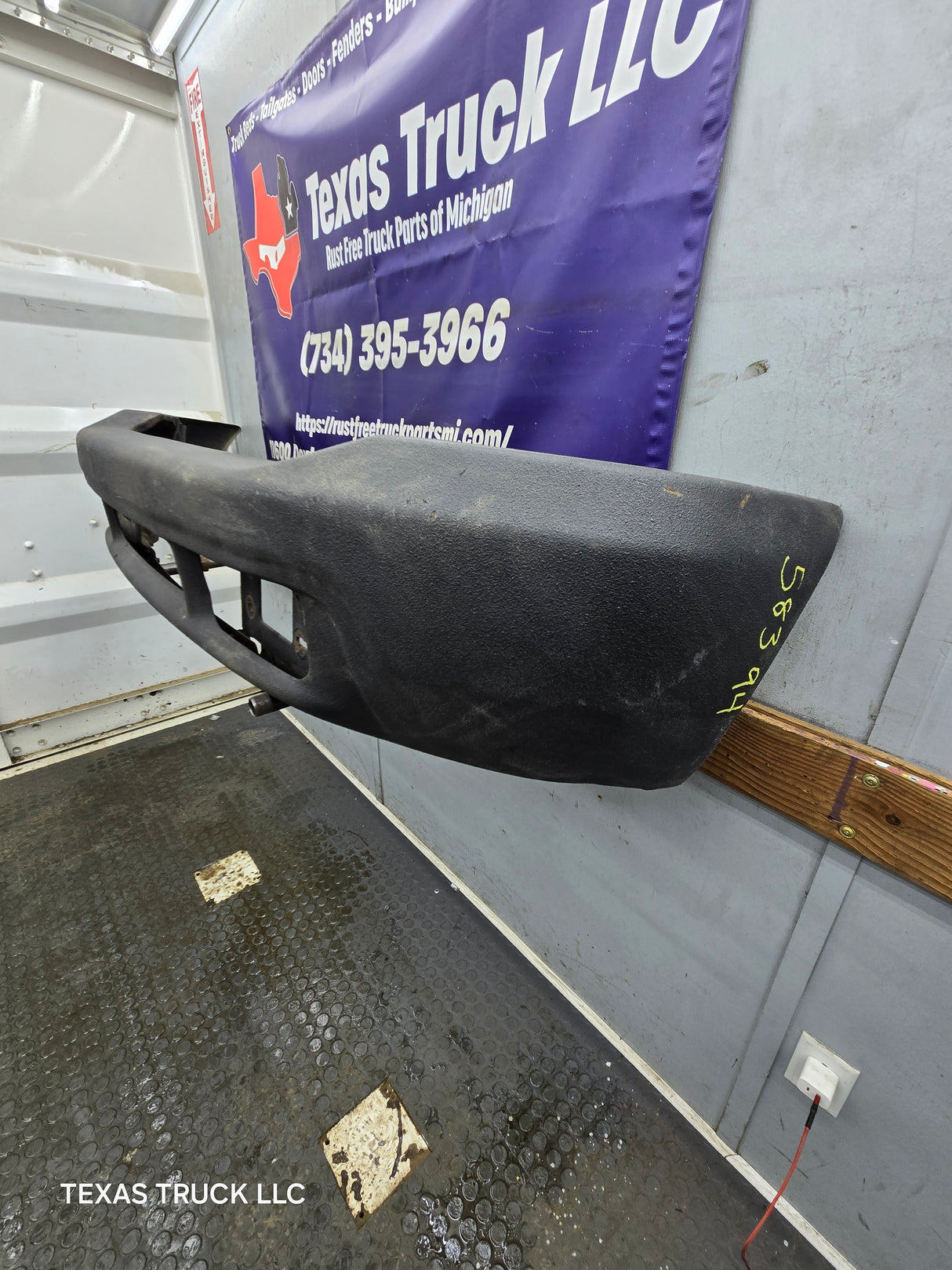 1999-2004 Ford Super Duty F250 F350 F450 F550 Excursion Front Bumper