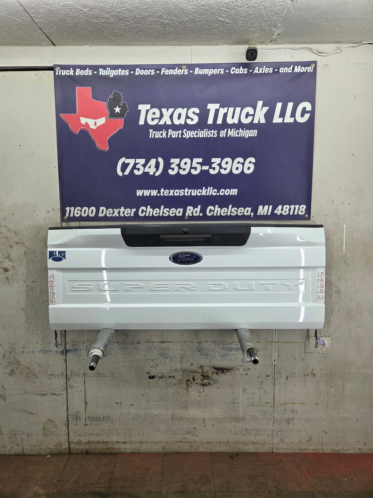 2017-2022 Ford F250 F350 F450 F550 Super Duty Step Tailgate - Pearl White