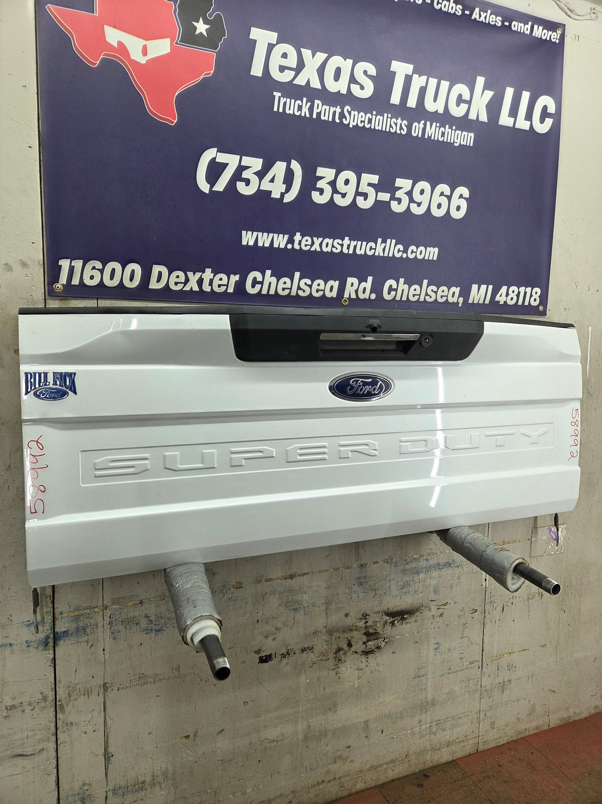 2017-2022 Ford F250 F350 F450 F550 Super Duty Step Tailgate - Pearl White