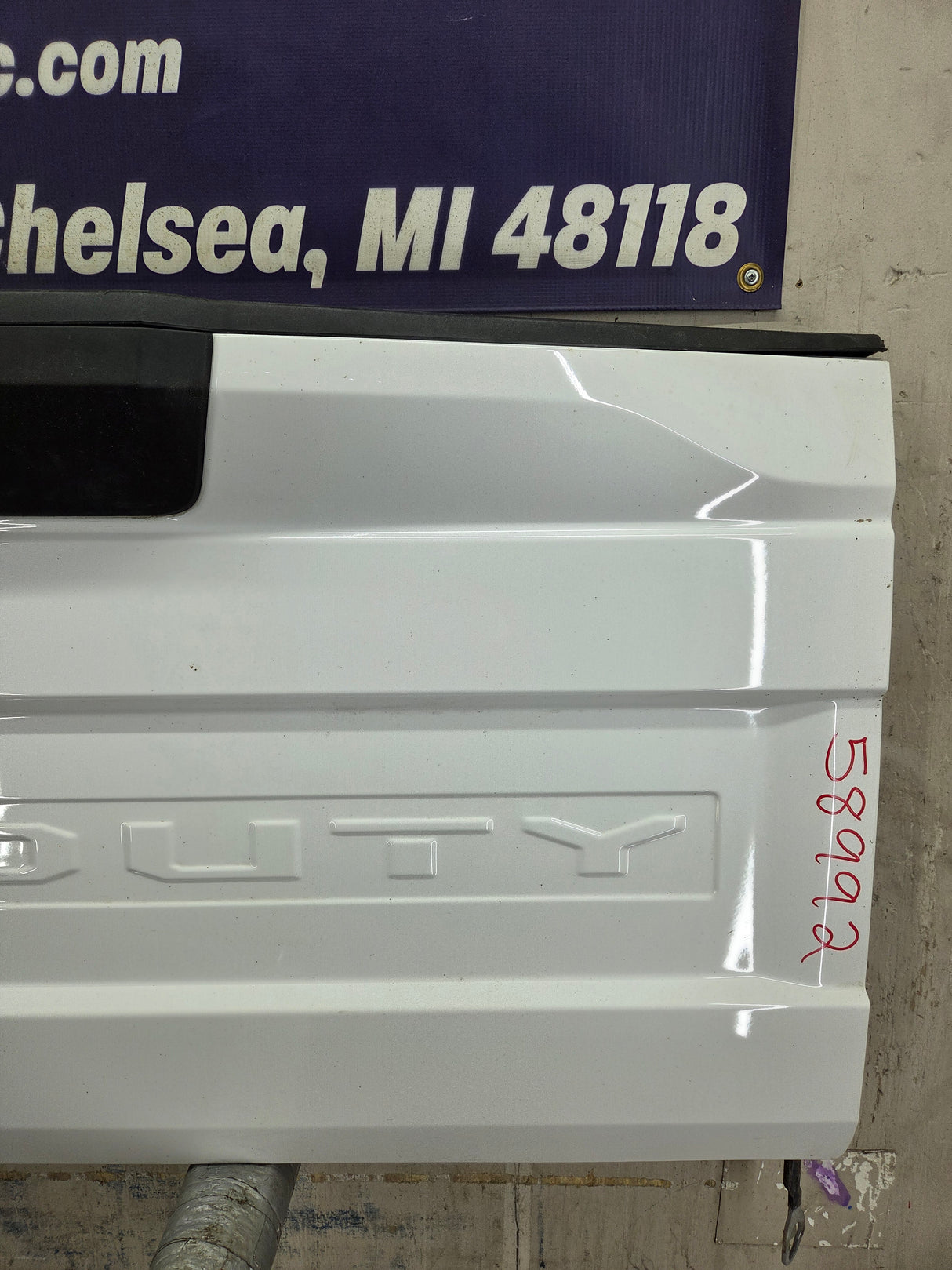 2017-2022 Ford F250 F350 F450 F550 Super Duty Step Tailgate - Pearl White