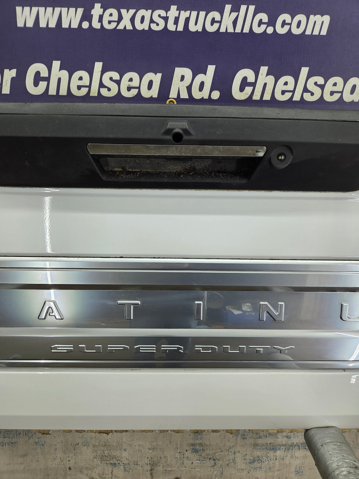 2017-2022 Ford Super Duty Platinum Pearl White Tailgate W/Step F250 F350 F450 F550