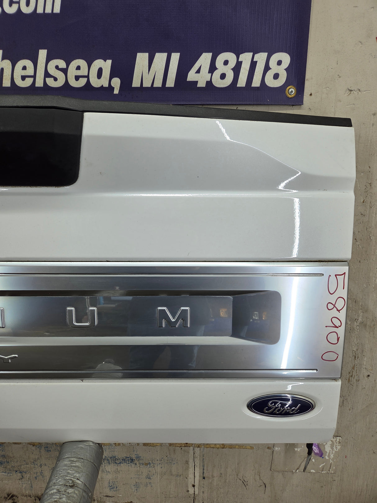 2017-2022 Ford Super Duty Platinum Pearl White Tailgate W/Step F250 F350 F450 F550