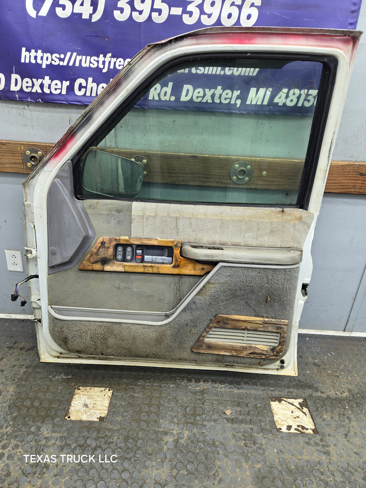 1988-2000 Chevrolet Silverado Suburban GMC Sierra RH Front Passenger Door