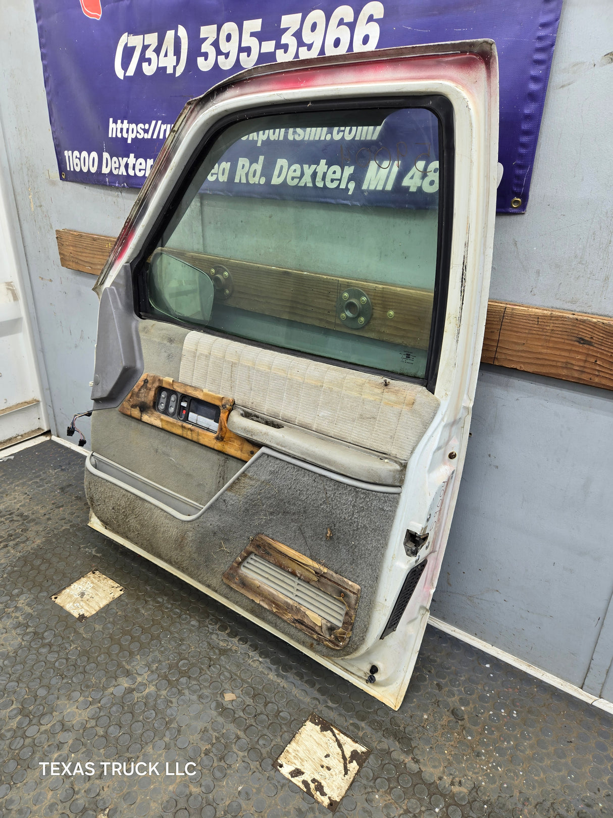 1988-2000 Chevrolet Silverado Suburban GMC Sierra RH Front Passenger Door