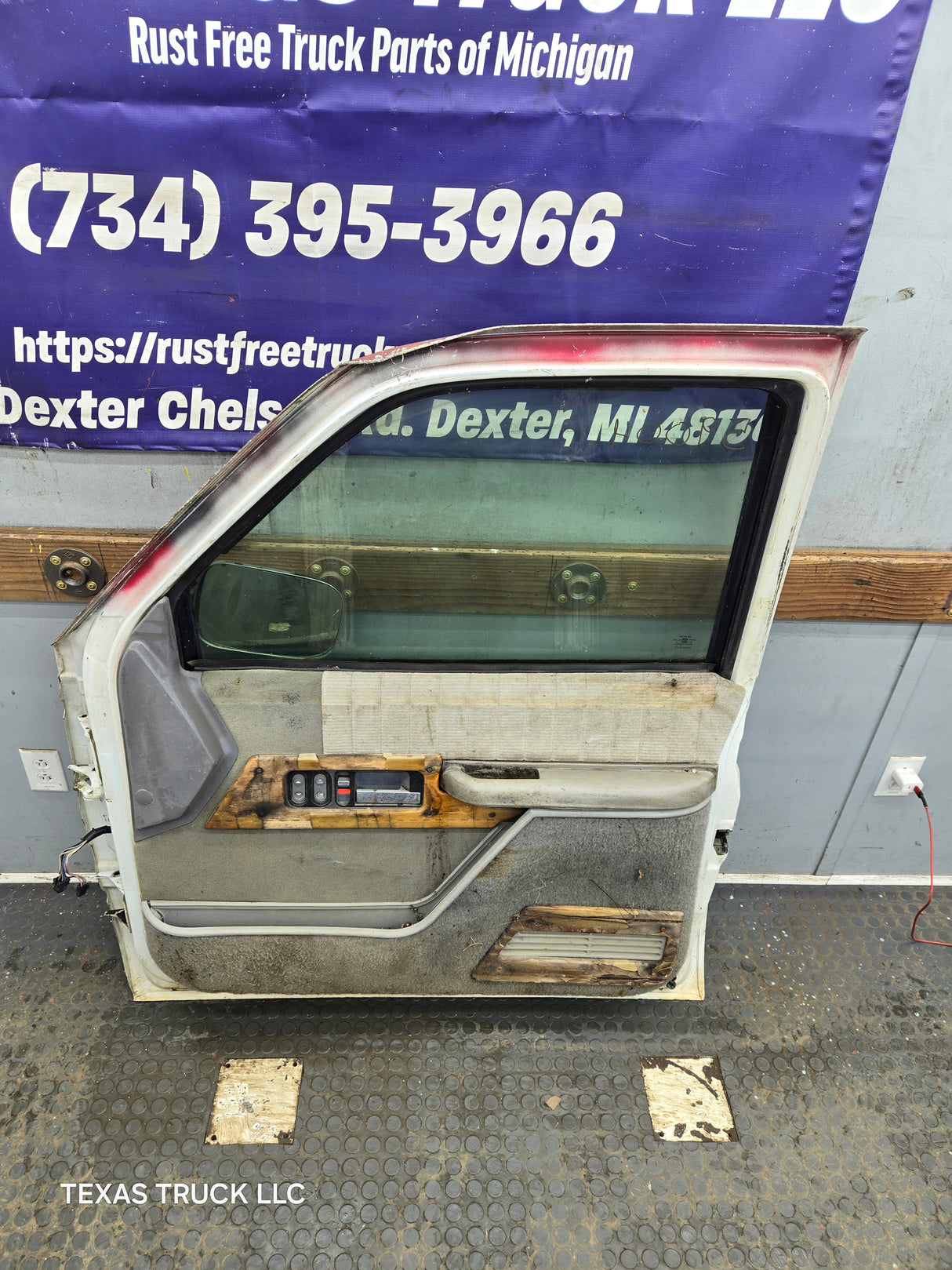 1988-2000 Chevrolet Silverado Suburban GMC Sierra RH Front Passenger Door