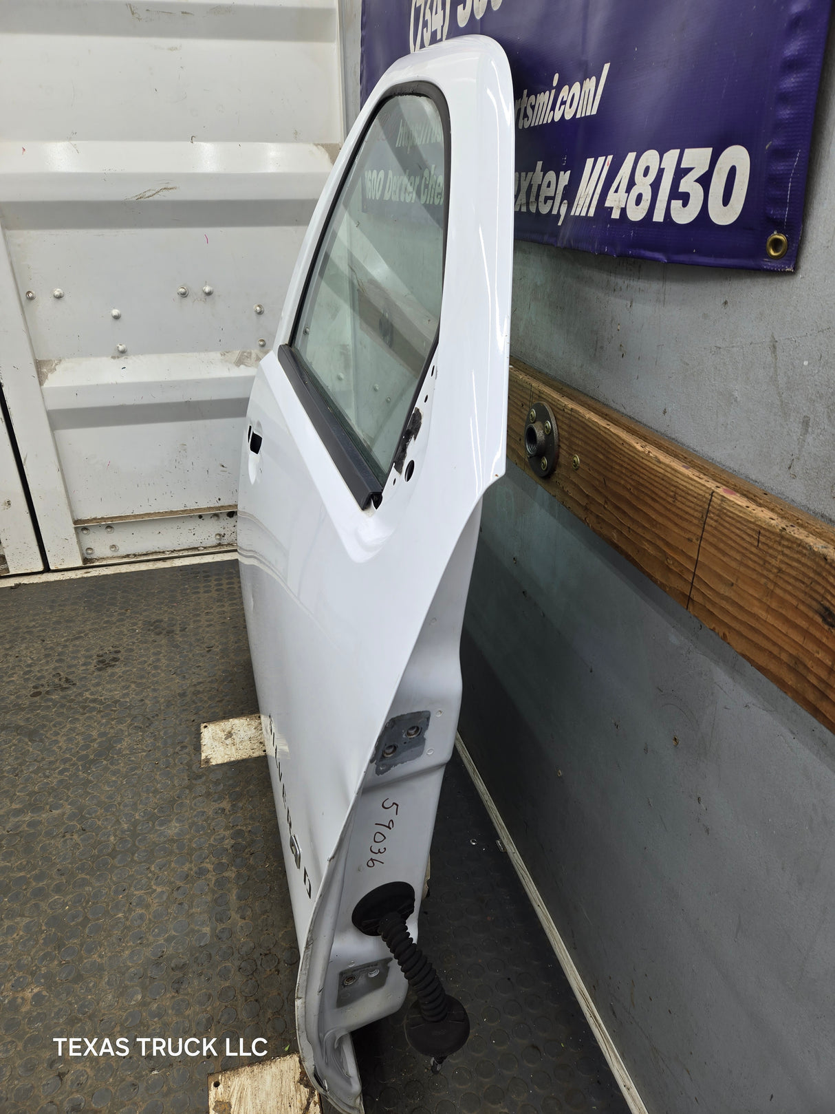 2007-2013 Chevrolet Silverado / GMC Sierra 1500 2500 3500 HD RH Front Passenger Side Door