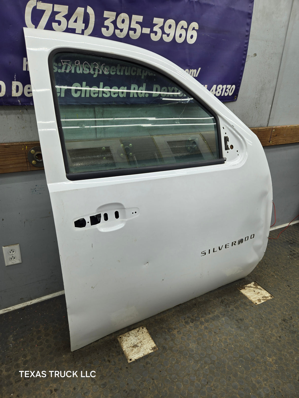 2007-2013 Chevrolet Silverado / GMC Sierra 1500 2500 3500 HD RH Front Passenger Side Door