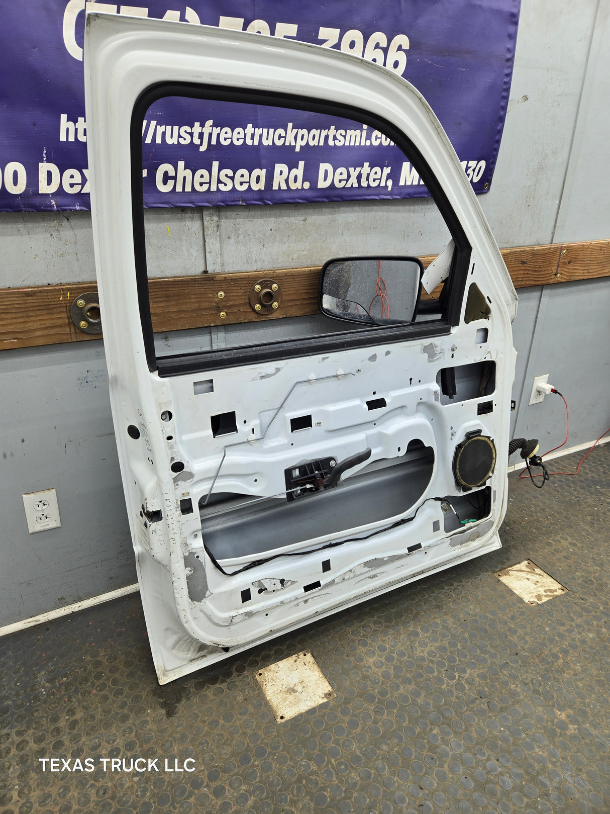 1999-2006 Chevrolet Silverado / GMC Sierra 1500 2500 3500 HD Front Driver Side Door LH