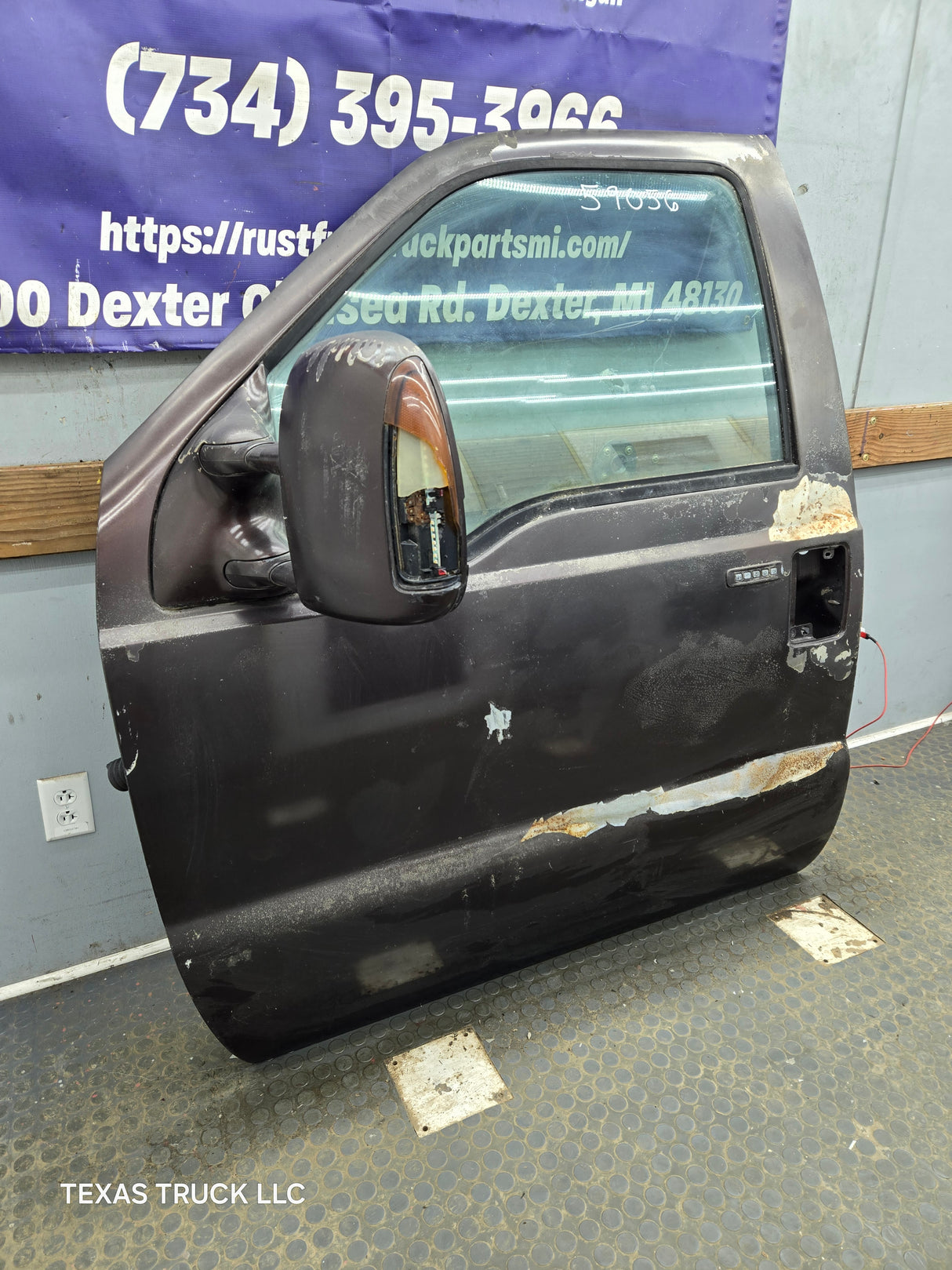 1999-2011 Ford Super Duty LH Driver Side Front Door F250 F350 F450 F550