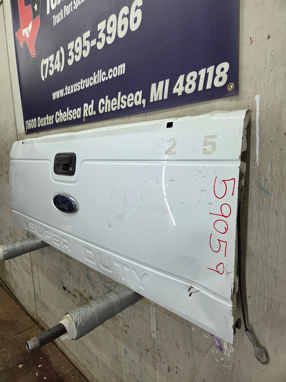 2008-2016 Ford Super Duty Tailgate F250 F350 F450 F550 - Oxford White